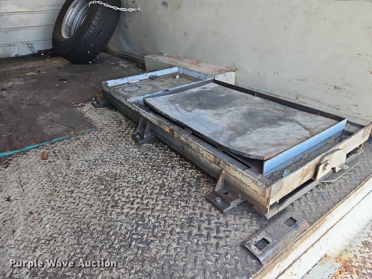 image for item EO4832 2011 Ford F350 Super Duty  utility bed pickup truck