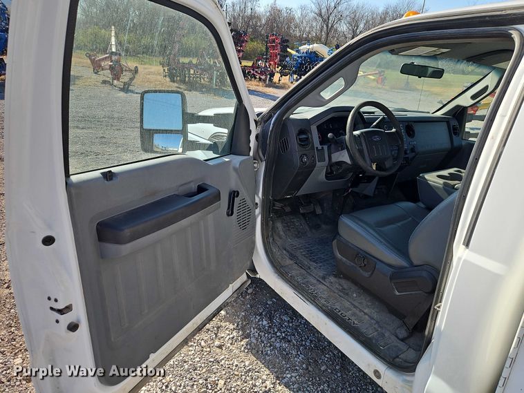 image for item EO4832 2011 Ford F350 Super Duty  utility bed pickup truck