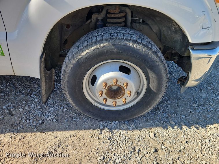 image for item EO4832 2011 Ford F350 Super Duty  utility bed pickup truck