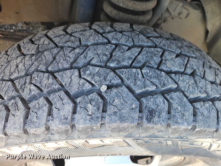 image for item EO4832 2011 Ford F350 Super Duty  utility bed pickup truck