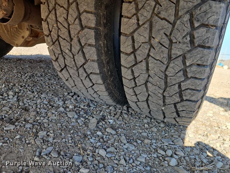 image for item EO4832 2011 Ford F350 Super Duty  utility bed pickup truck