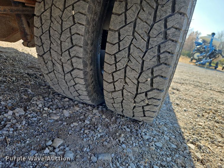 image for item EO4832 2011 Ford F350 Super Duty  utility bed pickup truck