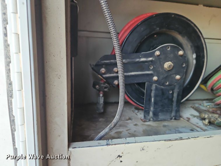 image for item EO4837 2014 RAM 5500 utility / service truck