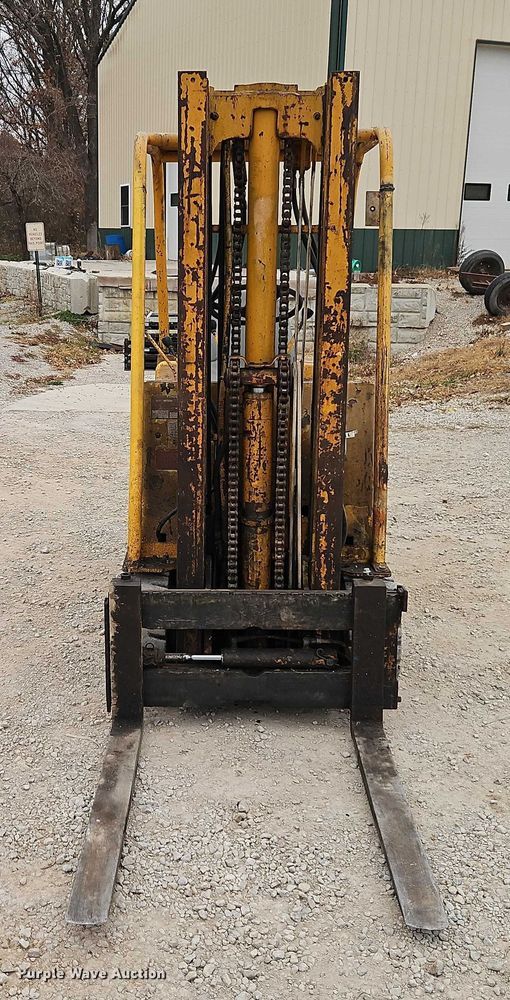 image for item EO4838 Towmotor T50 forklift