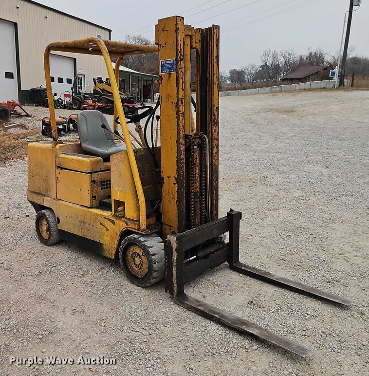 image for item EO4838 Towmotor T50 forklift