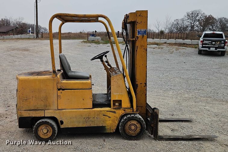 image for item EO4838 Towmotor T50 forklift