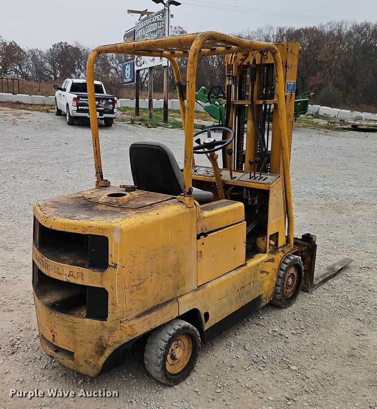 image for item EO4838 Towmotor T50 forklift