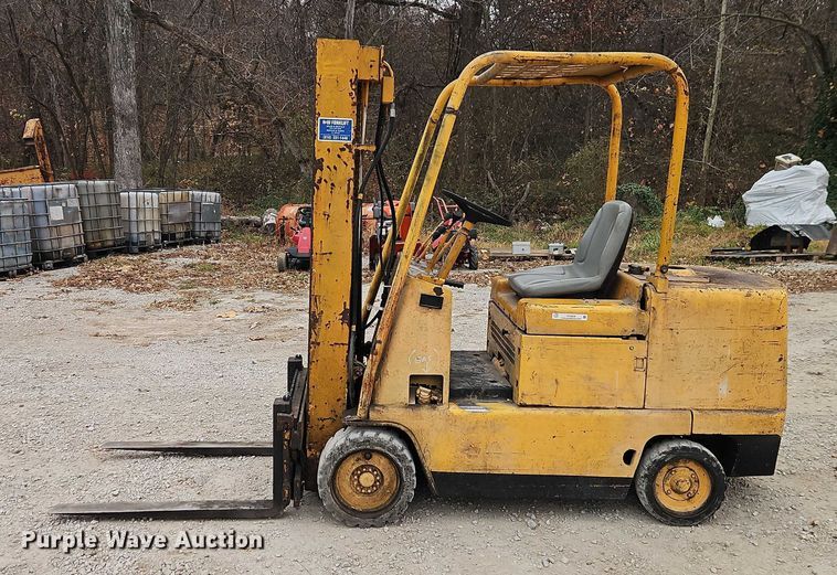 image for item EO4838 Towmotor T50 forklift