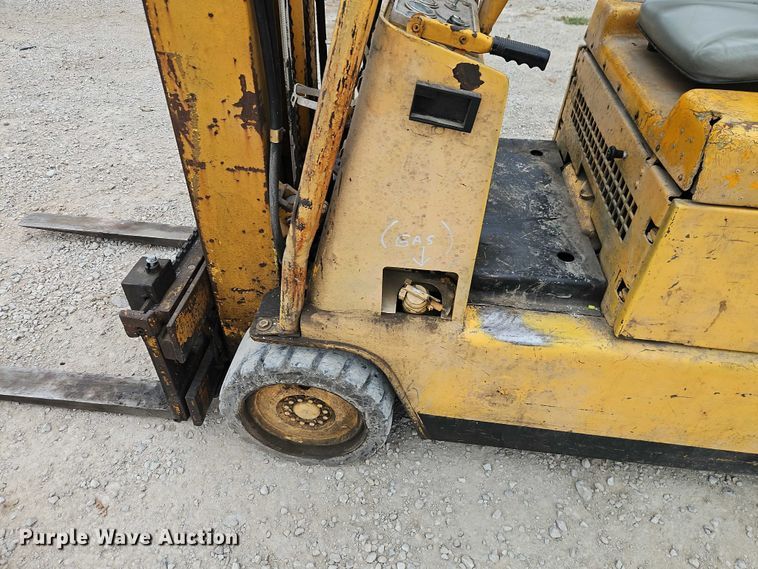 image for item EO4838 Towmotor T50 forklift