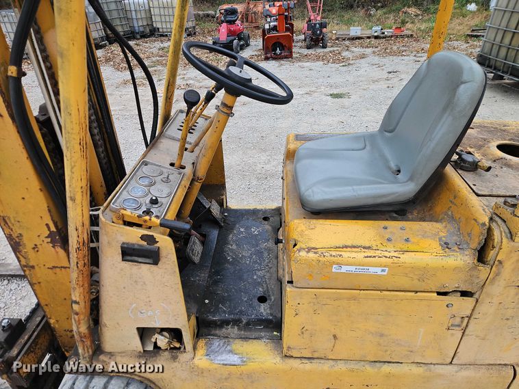 image for item EO4838 Towmotor T50 forklift