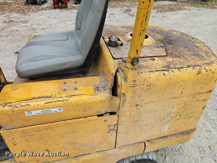 image for item EO4838 Towmotor T50 forklift