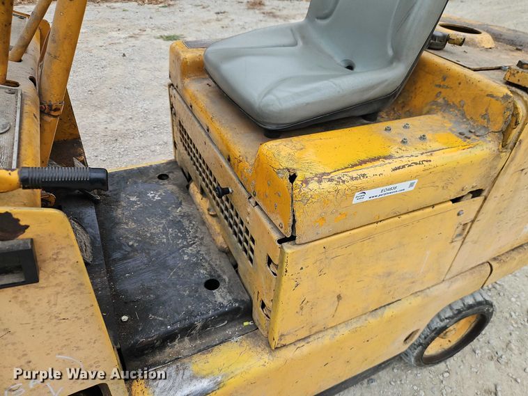 image for item EO4838 Towmotor T50 forklift