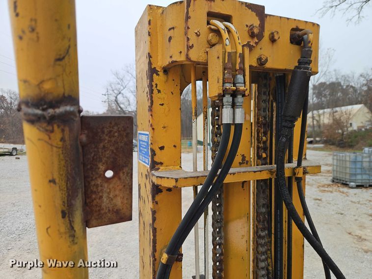 image for item EO4838 Towmotor T50 forklift