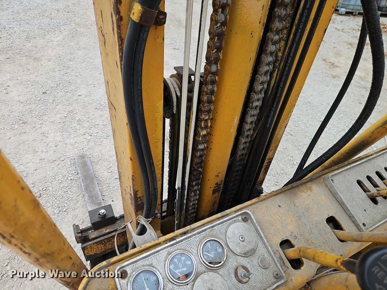 image for item EO4838 Towmotor T50 forklift