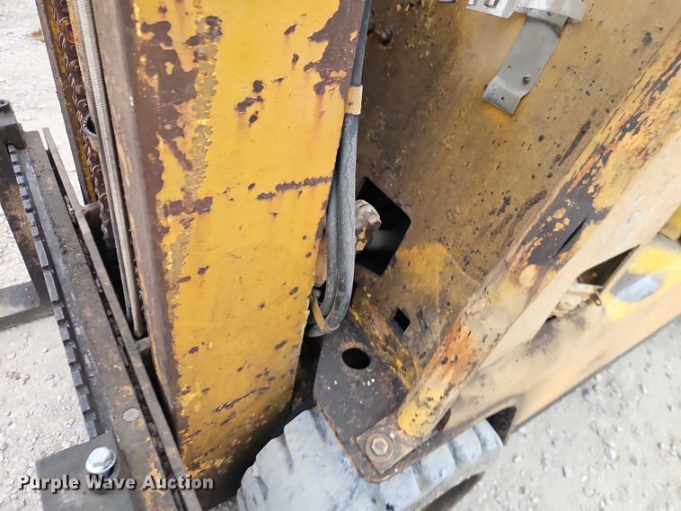 image for item EO4838 Towmotor T50 forklift