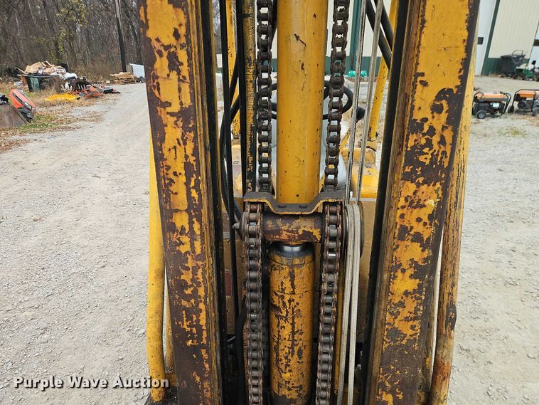 image for item EO4838 Towmotor T50 forklift