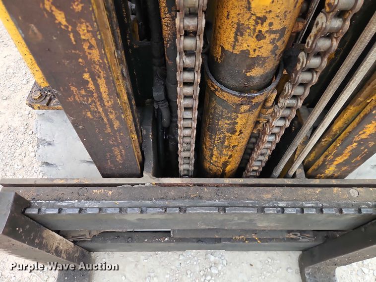 image for item EO4838 Towmotor T50 forklift