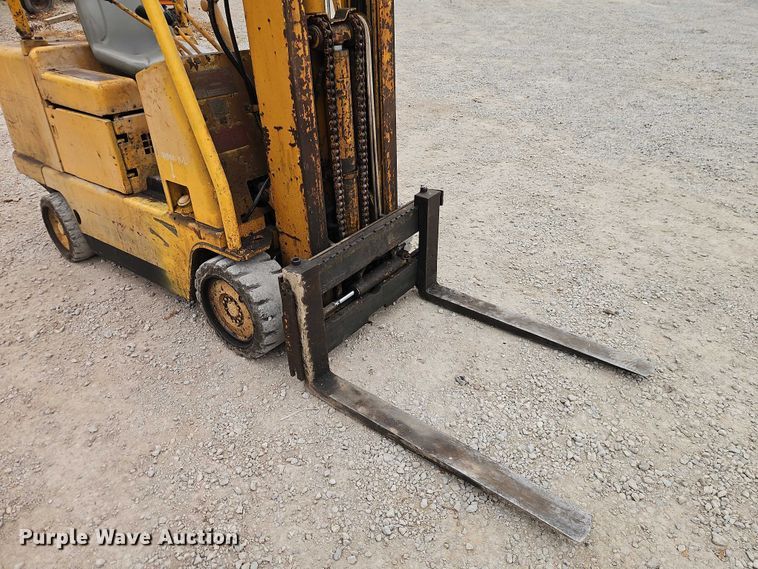 image for item EO4838 Towmotor T50 forklift