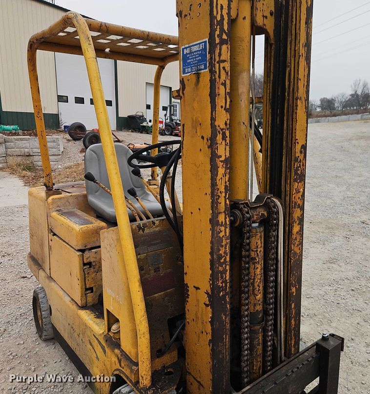 image for item EO4838 Towmotor T50 forklift