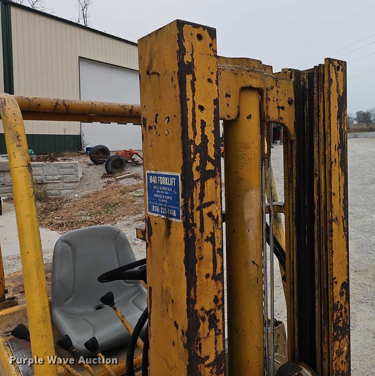 image for item EO4838 Towmotor T50 forklift