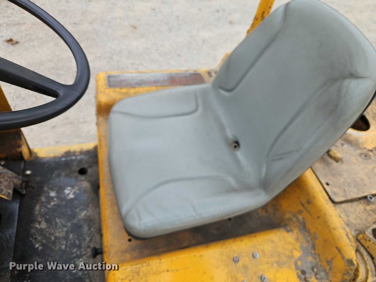 image for item EO4838 Towmotor T50 forklift