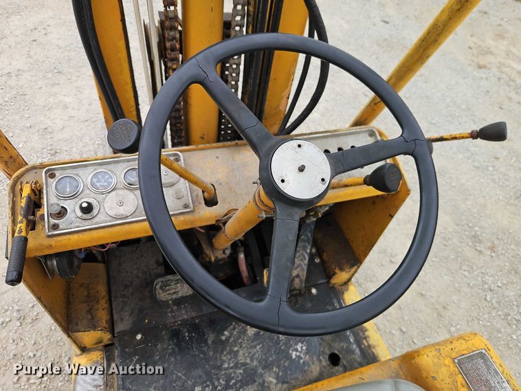 image for item EO4838 Towmotor T50 forklift