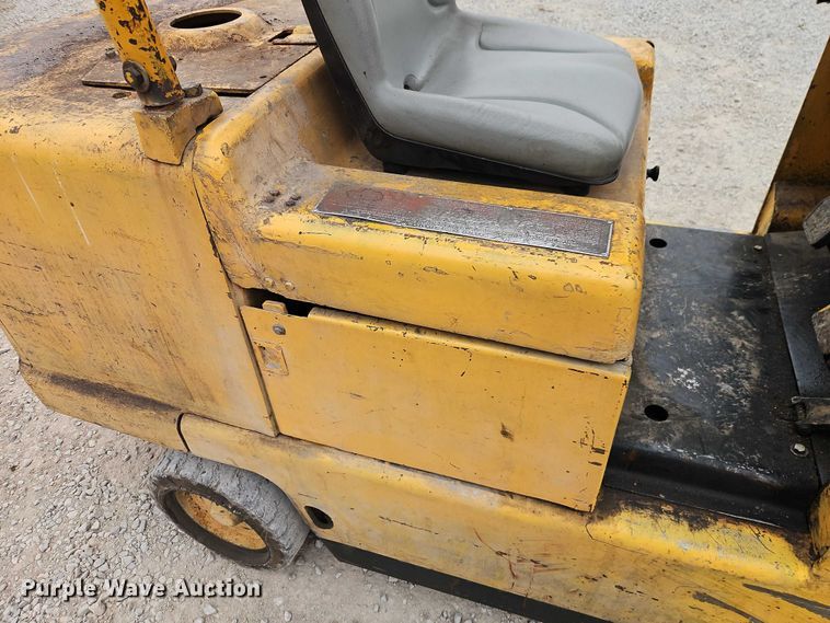 image for item EO4838 Towmotor T50 forklift