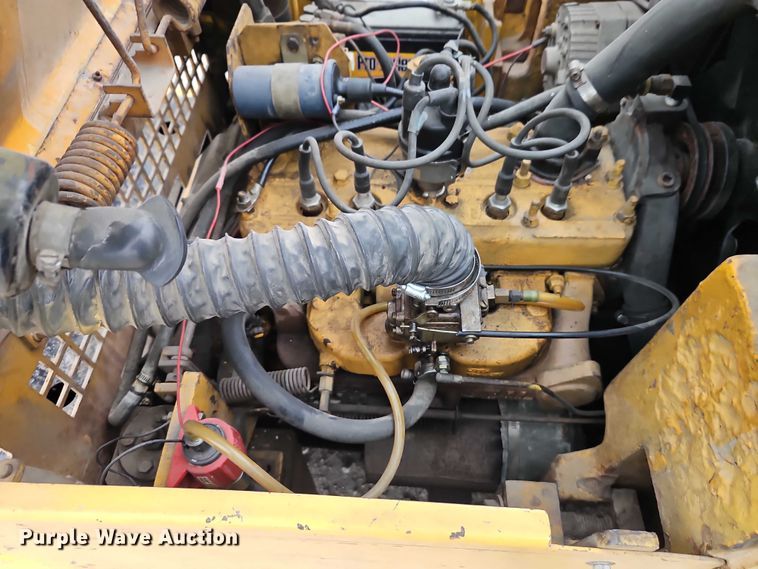 image for item EO4838 Towmotor T50 forklift