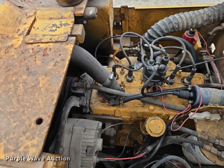 image for item EO4838 Towmotor T50 forklift