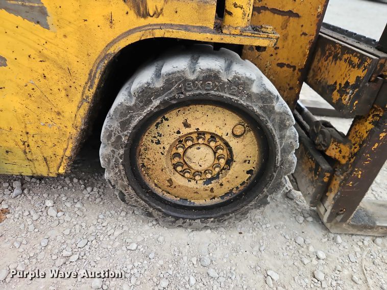 image for item EO4838 Towmotor T50 forklift