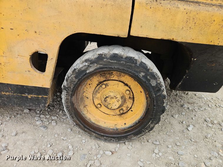 image for item EO4838 Towmotor T50 forklift