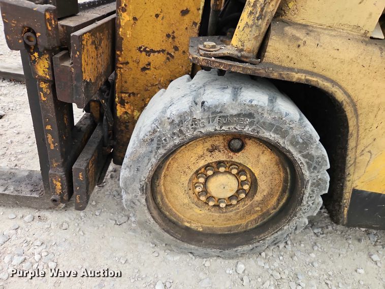 image for item EO4838 Towmotor T50 forklift