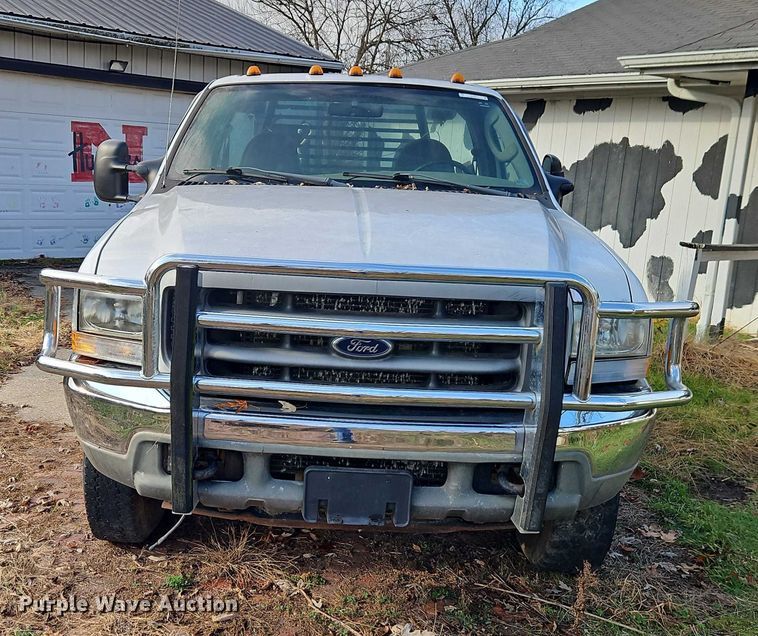 image for item EO4841 2004 Ford F350 bale bed pickup truck