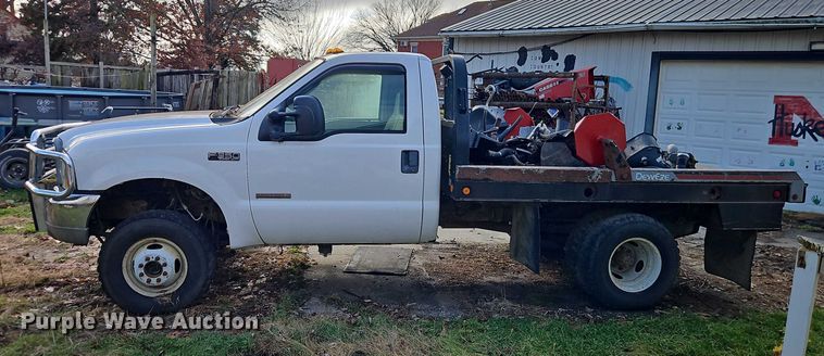 image for item EO4841 2004 Ford F350 bale bed pickup truck