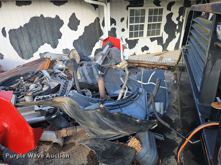 image for item EO4841 2004 Ford F350 bale bed pickup truck