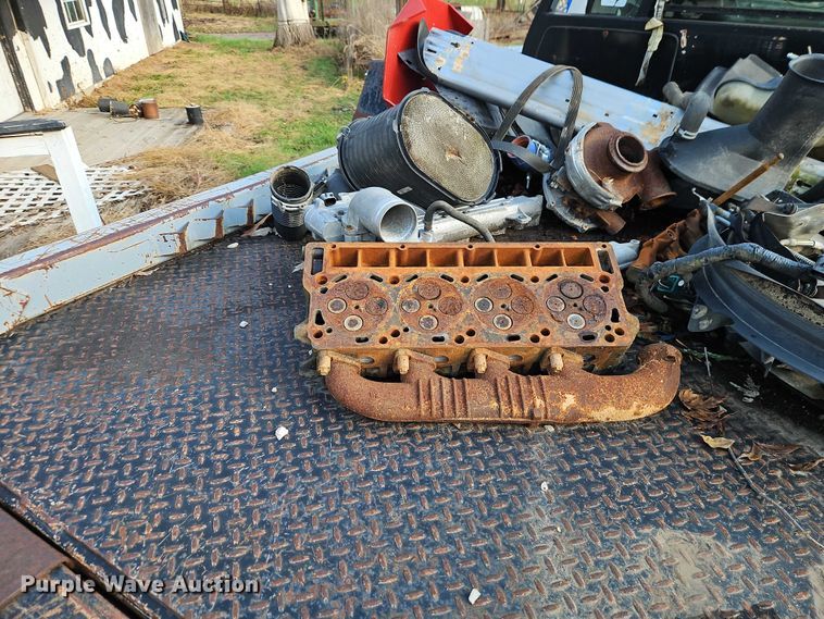 image for item EO4841 2004 Ford F350 bale bed pickup truck