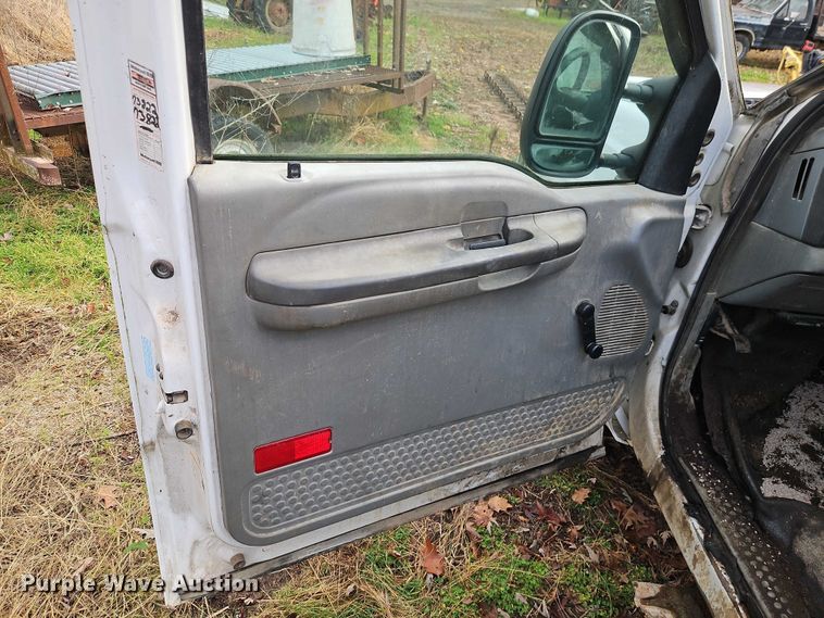 image for item EO4841 2004 Ford F350 bale bed pickup truck