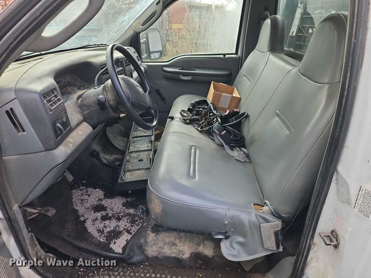 image for item EO4841 2004 Ford F350 bale bed pickup truck