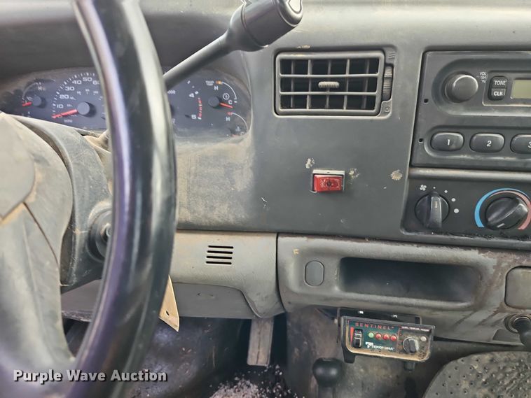 image for item EO4841 2004 Ford F350 bale bed pickup truck