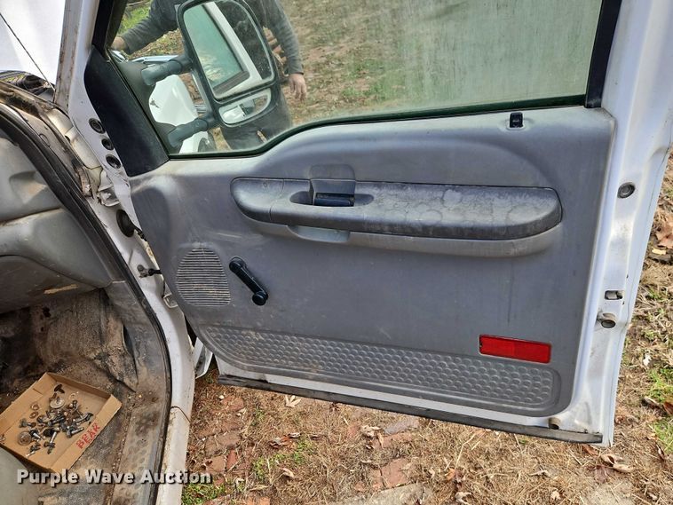 image for item EO4841 2004 Ford F350 bale bed pickup truck