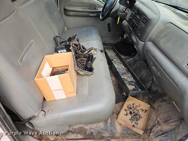 image for item EO4841 2004 Ford F350 bale bed pickup truck