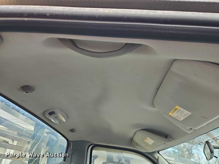 image for item EO4841 2004 Ford F350 bale bed pickup truck