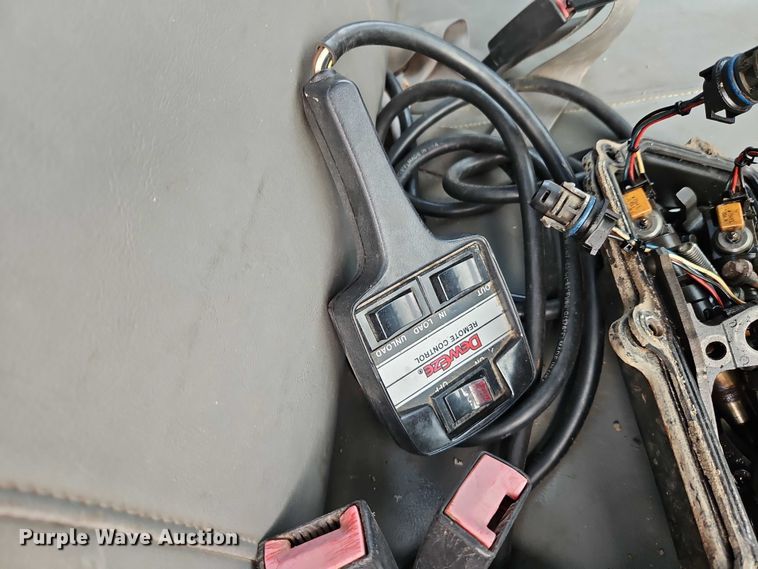 image for item EO4841 2004 Ford F350 bale bed pickup truck