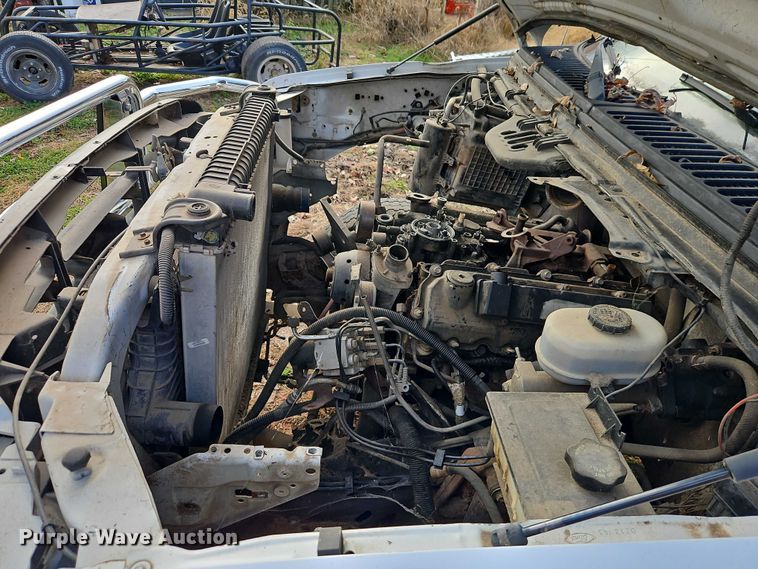 image for item EO4841 2004 Ford F350 bale bed pickup truck