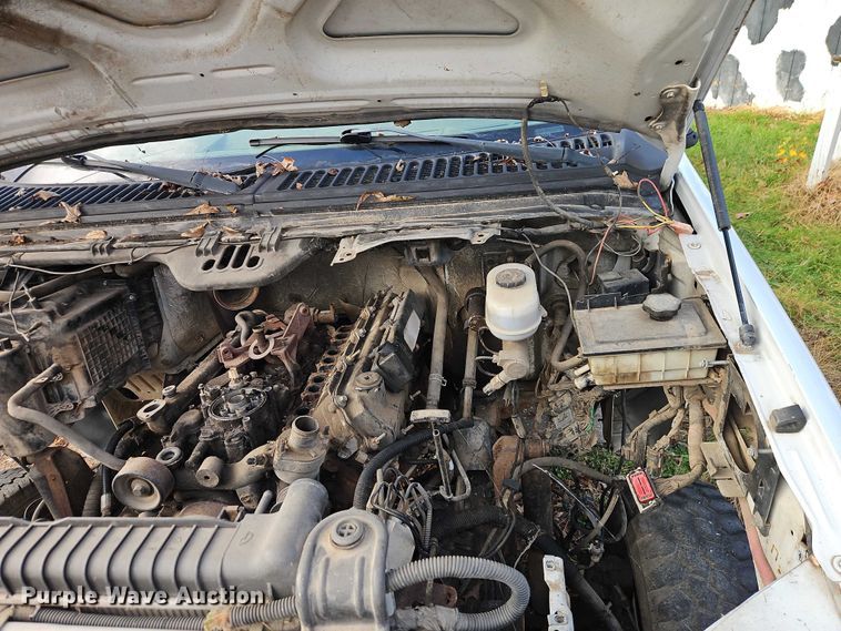 image for item EO4841 2004 Ford F350 bale bed pickup truck