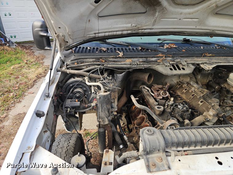 image for item EO4841 2004 Ford F350 bale bed pickup truck