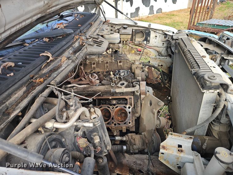 image for item EO4841 2004 Ford F350 bale bed pickup truck