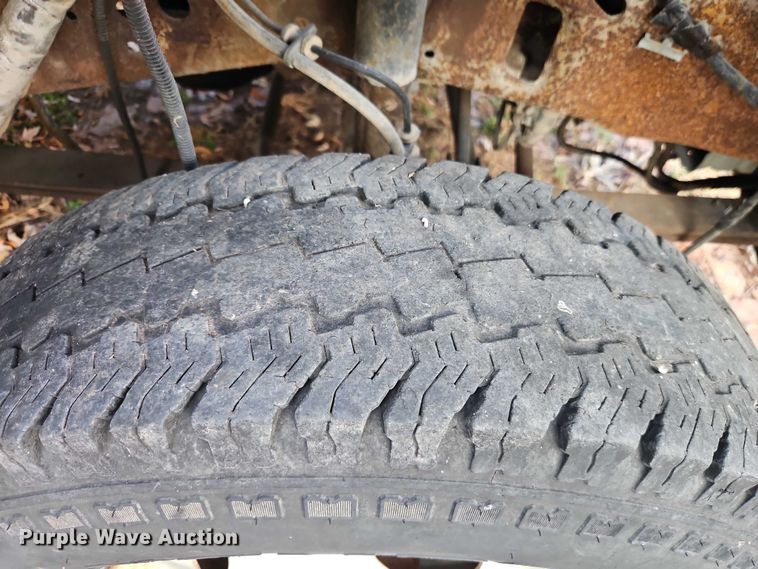 image for item EO4841 2004 Ford F350 bale bed pickup truck