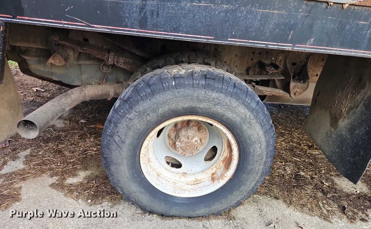 image for item EO4841 2004 Ford F350 bale bed pickup truck