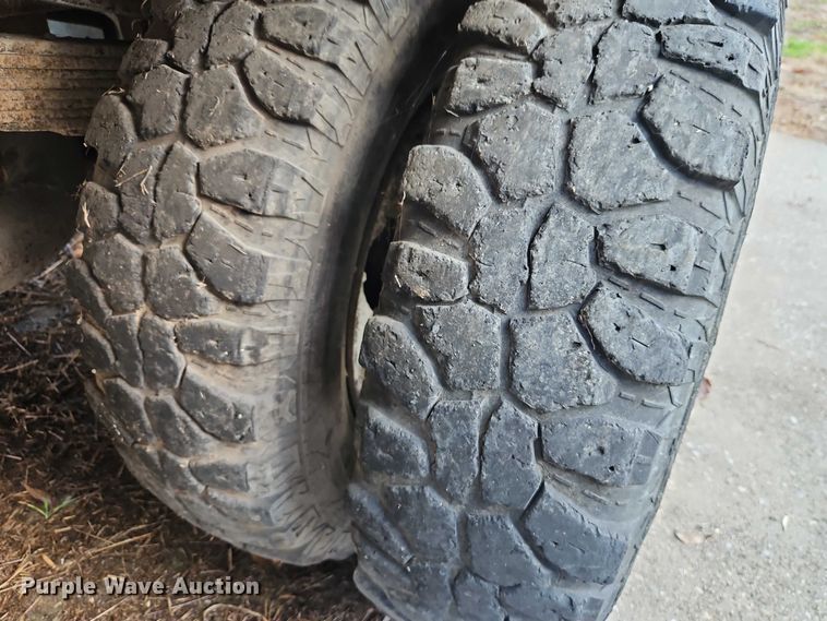 image for item EO4841 2004 Ford F350 bale bed pickup truck